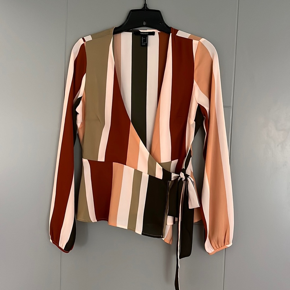 Forever 21 wrapped blouse. Size MEDIUM.